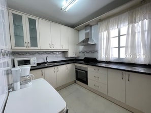 Fridge, microwave, oven, coffee/tea maker