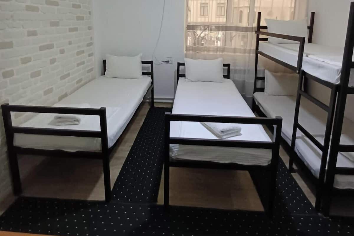 Basic Shared Dormitory (women only) | 3 Schlafzimmer, Bettwäsche aus ägyptischer Baumwolle