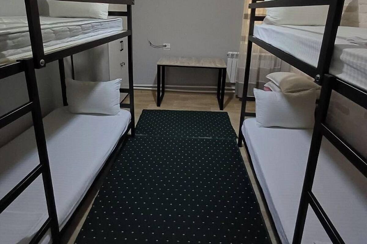 Economy Quadruple Room, City View (men only) | エジプト綿のシーツ、高級寝具、羽毛の掛け布団、テンピュール
