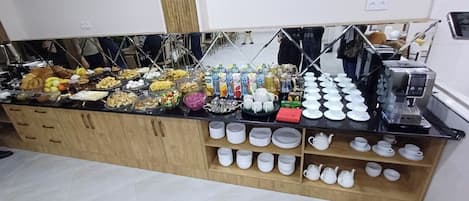 Buffet déjeuner (4 USD par personne)