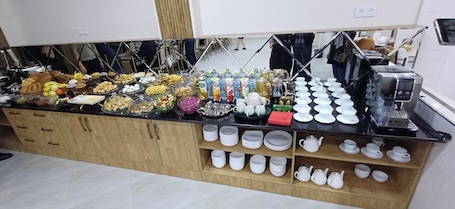 Daily buffet breakfast (USD 4 per person)