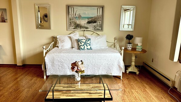 1 bedroom, iron/ironing board, free WiFi, bed sheets - Cozy 1 bedroom apartment, just 2 houses from beach (Belmar)