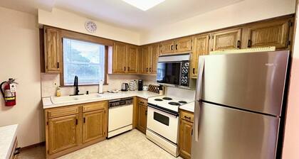 Cozy 1 bedroom apartment, just 2 houses from beach