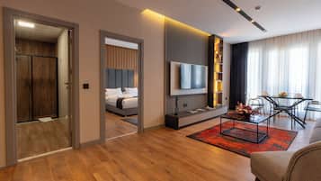 Studio Suite | Living area | TV
