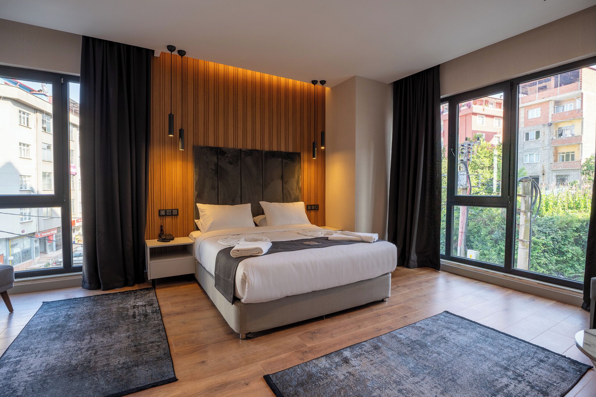 Premium suite, uitzicht op de stad | Een kluis op de kamer, verduisterende gordijnen, geluiddichte muren