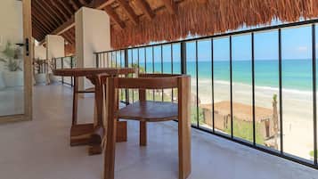 Suite Oceanfront | Balcony