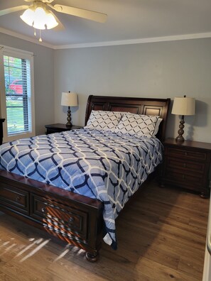 2 chambres, fer et planche à repasser, Wi-Fi, draps fournis