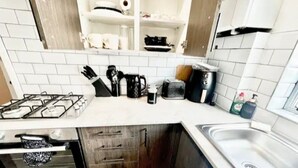 Apartemen | Dapur pribadi | Lemari es, microwave, oven, dan kompor