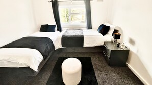 Apartemen | 2 kamar tidur, setrika/meja setrika, Wi-Fi gratis, dan seprai linen