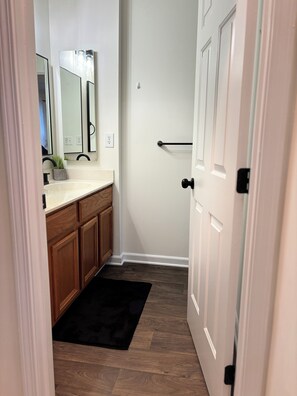 Bathroom - FGBC - TOWNHOUSE CHARLOTTE (Charlotte)