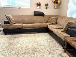 Smart-TV, Kamin, Bücher