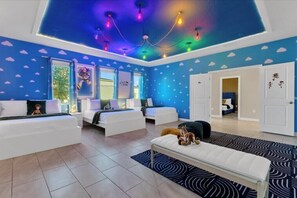 9 habitaciones, tabla de planchar con plancha, wifi y ropa de cama 