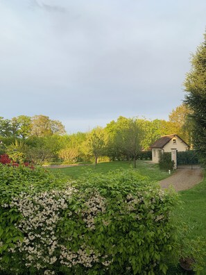 Property grounds - Loue Pour les JO 1 Chambre Double Dans Véranda, d'1 Maison Avec Piscine (Grosrouvre)