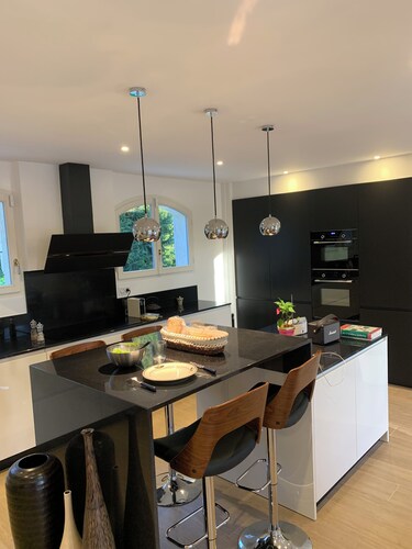 Loue Pour les JO 1 Chambre Double Dans Véranda, d'1 Maison Avec Piscine