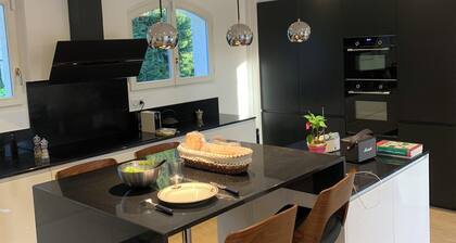 Loue Pour les JO 1 Chambre Double Dans Véranda, d'1 Maison Avec Piscine