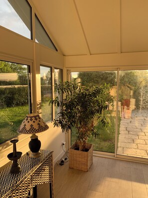 Interior - Loue Pour les JO 1 Chambre Double Dans Véranda, d'1 Maison Avec Piscine (Grosrouvre)
