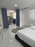 Caja de seguridad en la habitación, wifi gratis y ropa de cama 