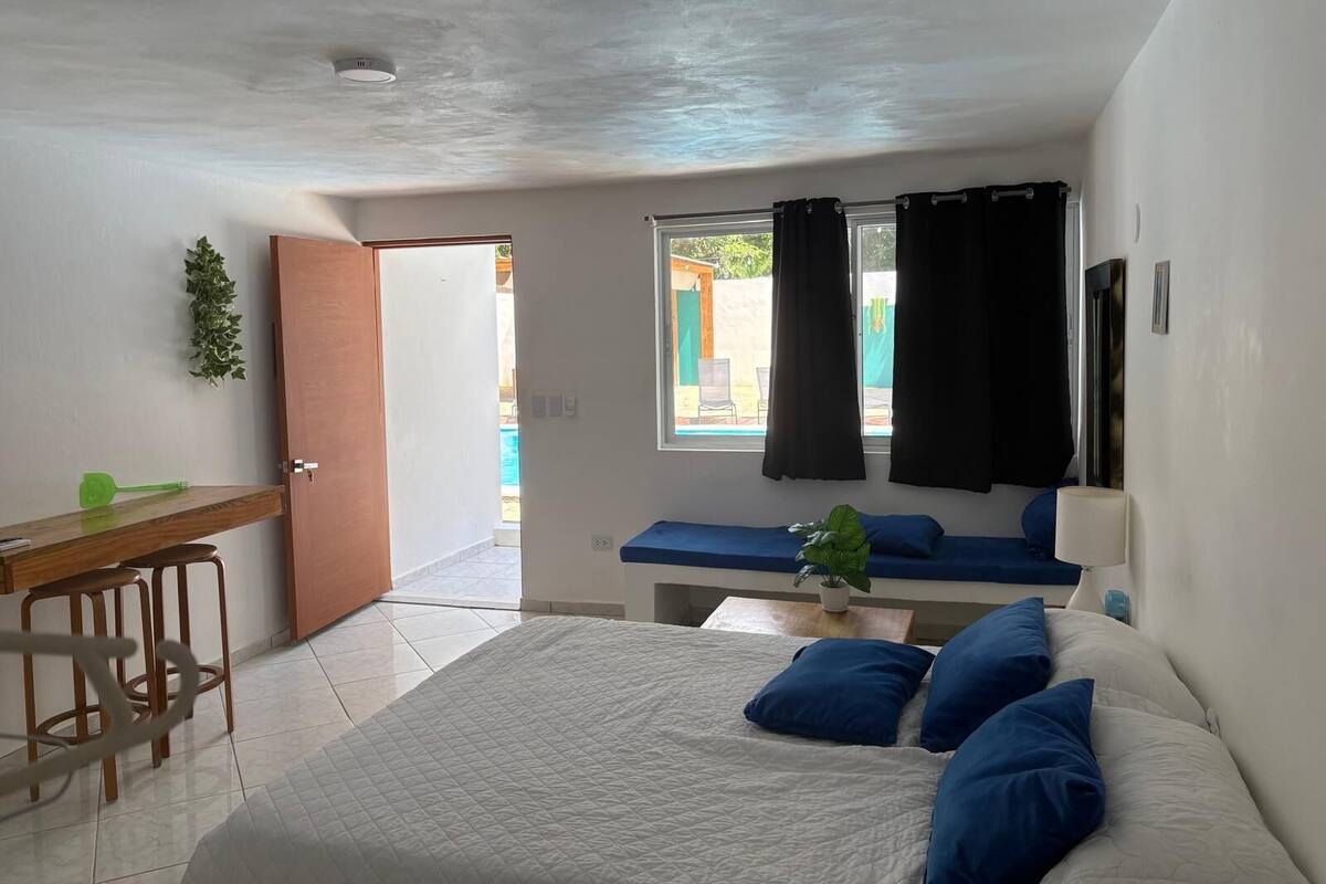 Studio | In-room safe, WiFi (free), bed sheets