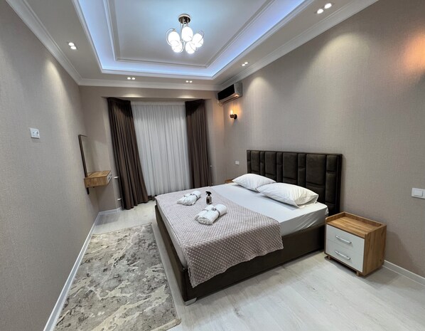 Desk, iron/ironing board, free WiFi, bed sheets - Baurum Family Apartments (Tashkent)