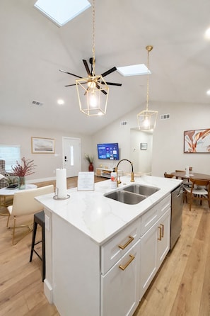Interior - Luxurious Home in Irving TX w/ HOT TUB (Irving)