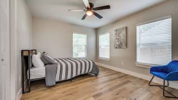 4 bedrooms, iron/ironing board, free WiFi, bed sheets