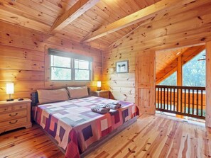 5 多间卧室、办公桌、熨斗/熨衣板、旅行婴儿床