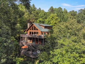 Exterior - Dancing Falls Lodge: Overlooks Dirty Dancing Scene: Stream/Pond/Fire Pit/Hot Tub (Lake Lure)