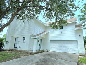 Exterior - Beachy Vibe - 2 Decks - Huge Bunk Room for Kids - Near Moody Gardens & Beach   (Galveston)