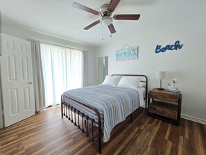 4 bedrooms, iron/ironing board, WiFi, bed sheets