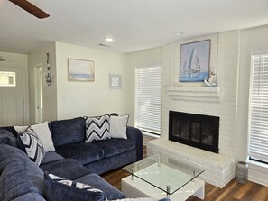 Smart TV, fireplace - Beachy Vibe - 2 Decks - Huge Bunk Room for Kids - Near Moody Gardens & Beach   (Galveston)