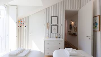 2 bedrooms, iron/ironing board, free WiFi, bed sheets