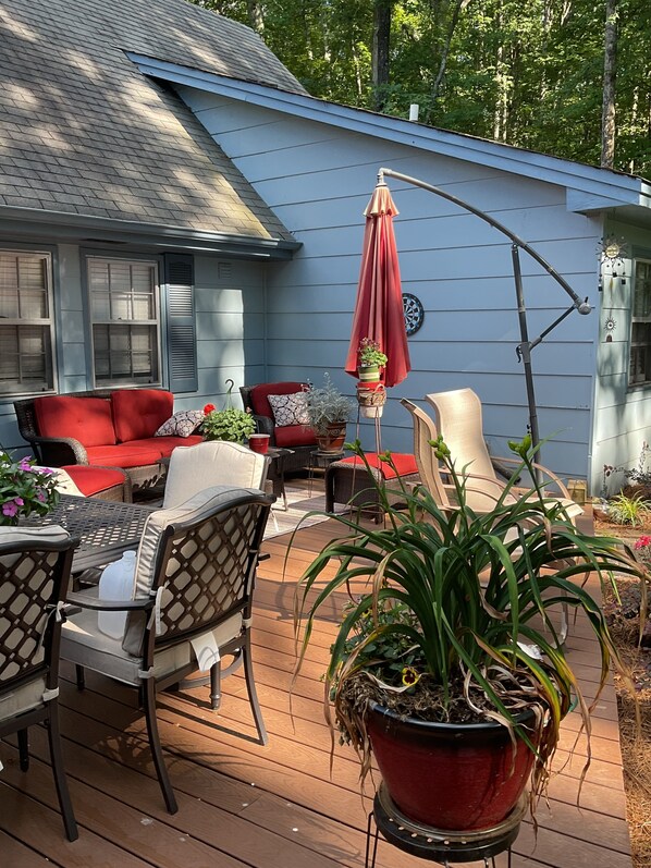 Terrace/patio - Bungalow for 2 near all of metro Atlanta major events. 20 minutes from downtown. (Stonecrest)
