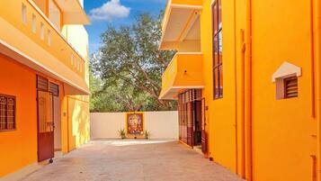 Overnatningsstedets indgangsparti