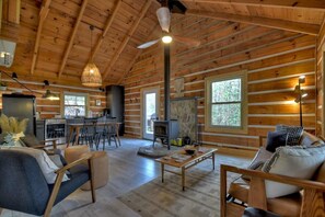 Televisión, chimenea, oficina