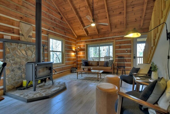 テレビ、暖炉、書斎 / ワークスペース