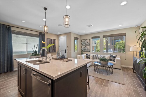 Luxurious Coastal Retreat/ Corporate Executive House in Southern California! 