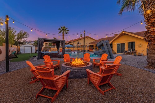 Epic Vacation: Slide, Golf, Court, FirePit + Fun!