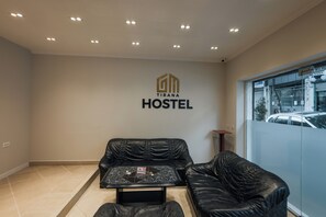 Living area - GM Tirana Hostel (Tirana)