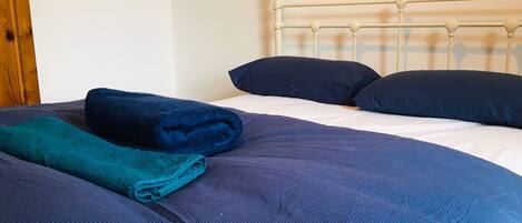 2 bedrooms, WiFi, bed sheets