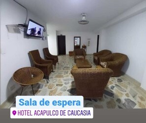 Living area - Hotel Acapulco Caucasia (Caucasia)