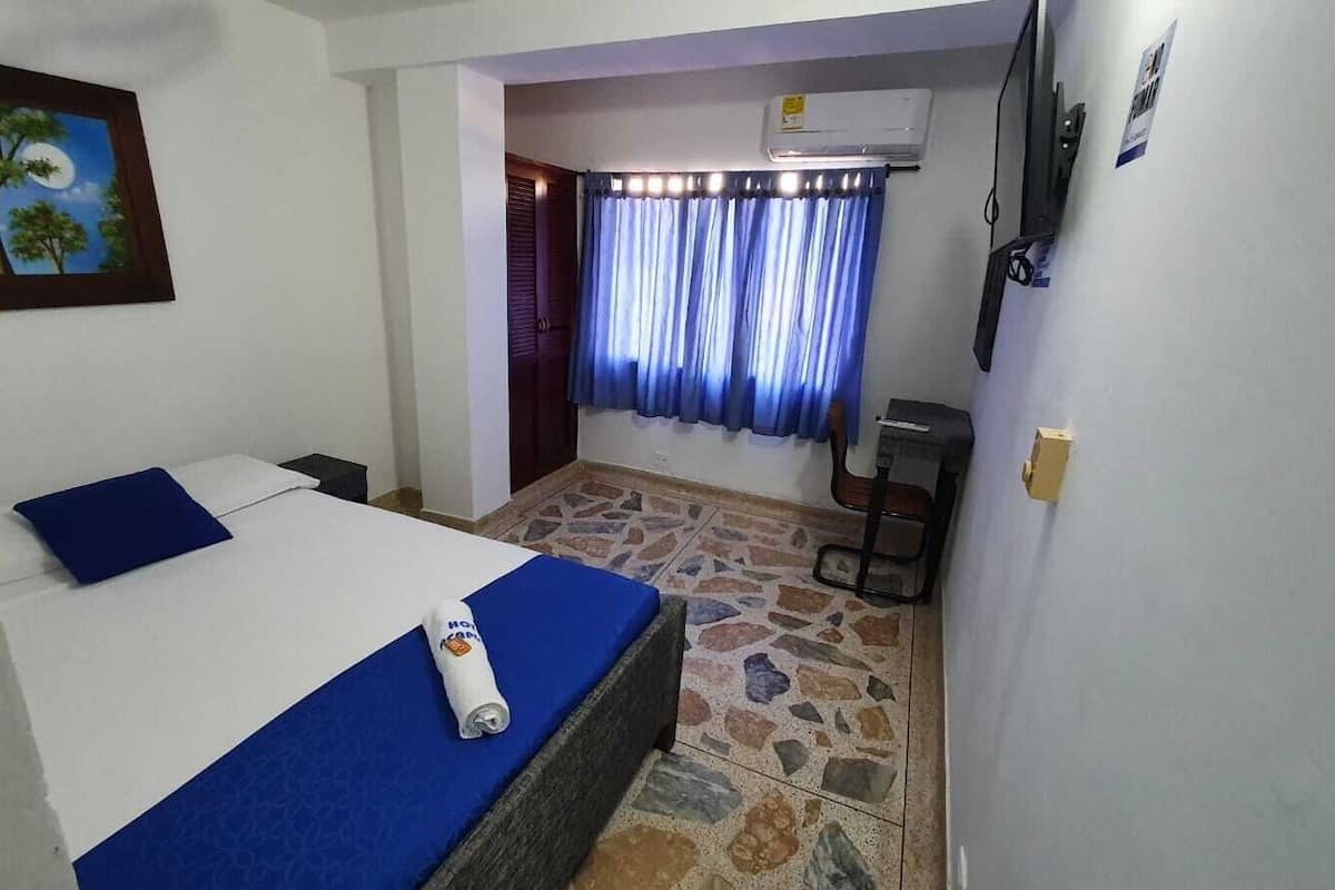 Habitación doble estándar, vista a la ciudad | Wifi gratis