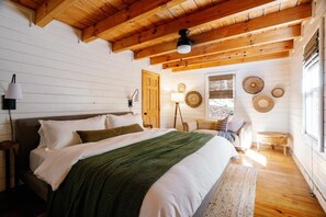 4 habitaciones, tabla de planchar con plancha, cuna de viaje y wifi