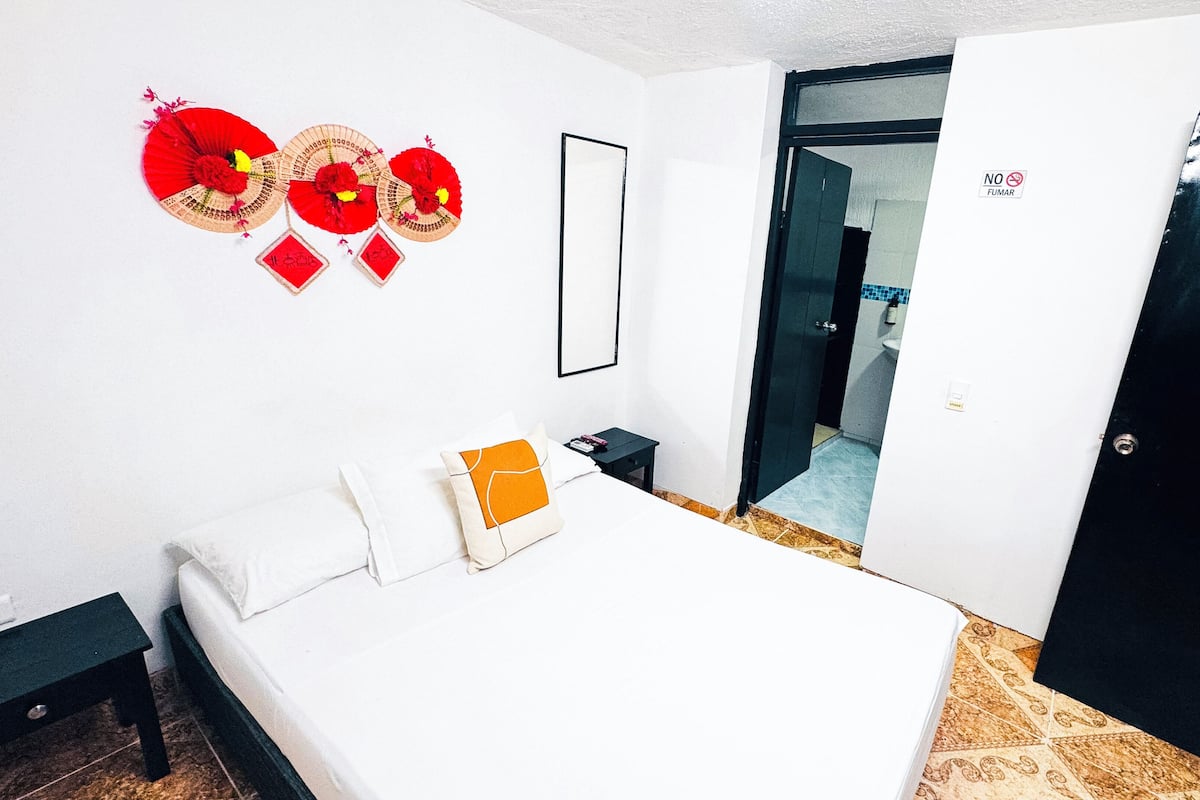 Chambre Double Standard pour 1 personne, 1 grand lit | Wi-Fi gratuit, draps fournis