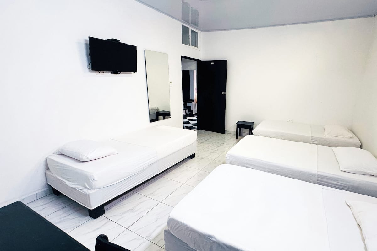 Chambre Familiale | Wi-Fi gratuit, draps fournis