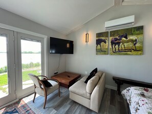 1 bedroom, iron/ironing board, free WiFi, bed sheets - Rock River Retreat Boathouse Bungalow...Relax, Refresh, and Enjoy this Zen Den (Horicon)