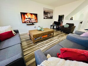 智能电视、电子游戏、桌上足球