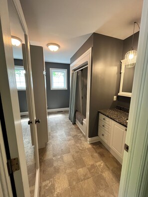 Interior - Family friendly cottage on Buck Lake with sandy beach and amazing sunsets! (Perth Road)