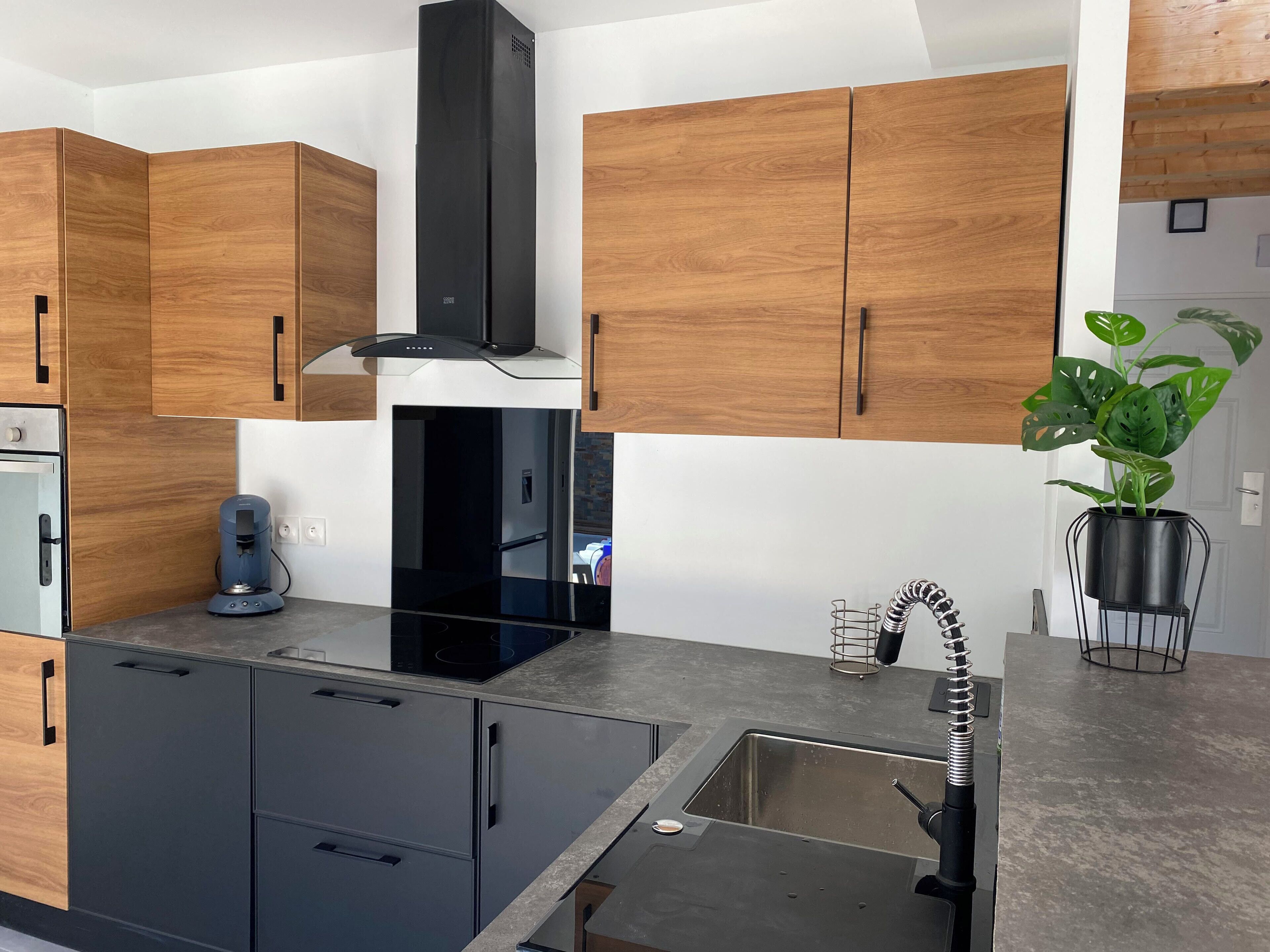 Frigorifero, microonde, forno, piano cottura