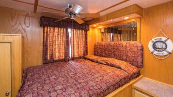 4 bedrooms, bed sheets