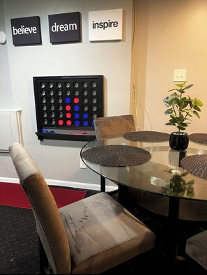 Dining - Urban Retreat-Walk to UC, Hospitals and the Zoo. Minutes from OTR and Downtown. (Cincinnati)